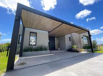 Casa · 164m² · 5 Ambientes · 4 Cocheras · Casa en Venta - 3 Dorm. 4 Baños - Cocheras - 216,50 m² - El Naudir, Escobar
