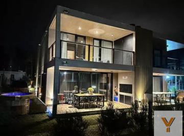 Casa · 115m² · 4 Ambientes · Casa en Venta - 3 Dorm. 3 Baños - Cochera - Pinamar
