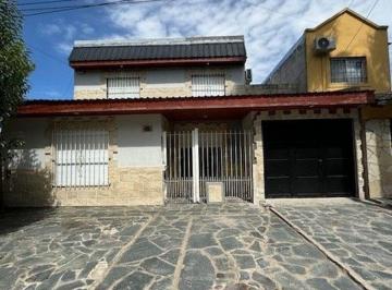 Casa de 6 ambientes, Berisso · Venta de Casa en Calle 34 N 5459 - Berisso