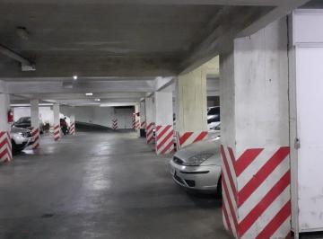 Garage · 18m² · Cochera Cubierta San Isidro