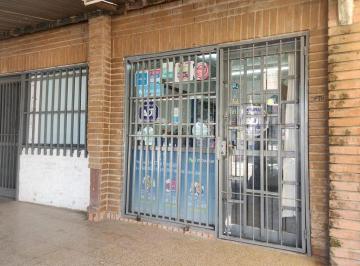 Casa · 407m² · 5 Ambientes · Oportunidad! Locales + 3departamentos en Venta
