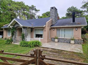 Casa · 130m² · 4 Ambientes · 1 Cochera · Casa en Venta en El Bosque de Carilo, Pinamar