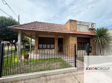 Casa de 3 ambientes, La Plata · Venta de Casa en Calle 524 N 4100 Esq. 136 - San Carlos