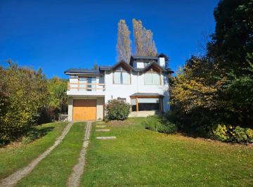 Casa · 200m² · 5 Ambientes · 2 Cocheras · Casa en Venta - 4 Dorm. 2 Baños - Cochera - 1.008 m² - San Carlos de Bariloche
