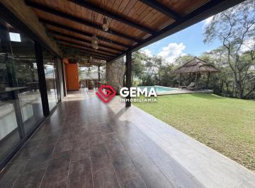Casa · 200m² · 8 Ambientes · 2 Cocheras · Casa en Valle Escondido