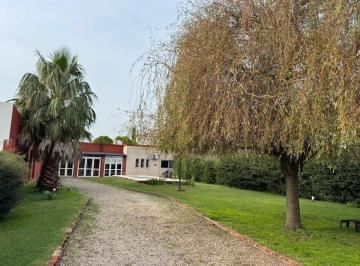 Casa · 103m² · 5 Ambientes · Casa en Venta - 3 Dorm. 2 Baños - 705 m² - Chivilcoy