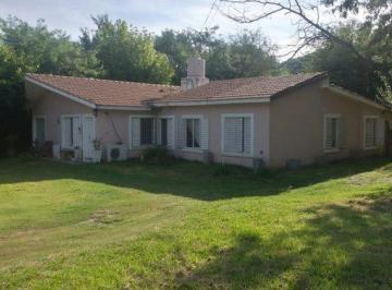 Casa · 226m² · 2 Dormitorios · 1 Cochera · Terreno Casa Versátil Para Múltiples Desarrollos Sobre E 53 4900 m