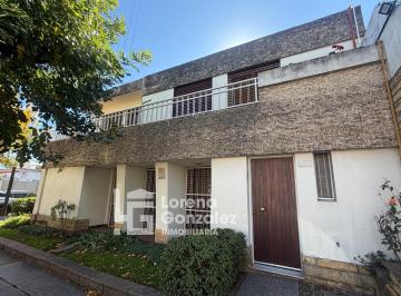 Casa · 199m² · 4 Ambientes · 1 Cochera · Casa en Venta, Tres Dorm., Castelar, Moron