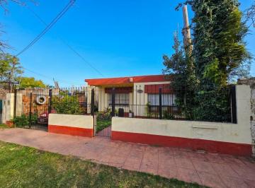 Casa · 157m² · 6 Ambientes · 2 Cocheras · Casa en Venta en Merlo