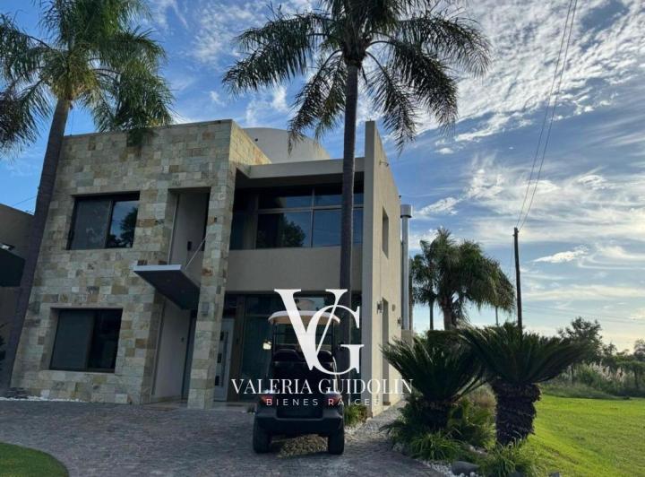 Casa · 200m² · 5 Ambientes · 7 Cocheras