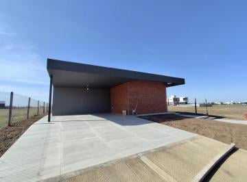 Casa · 180m² · 4 Ambientes · 2 Cocheras · Casa 3 Dorm en Venta Acquavista - a m Laguna