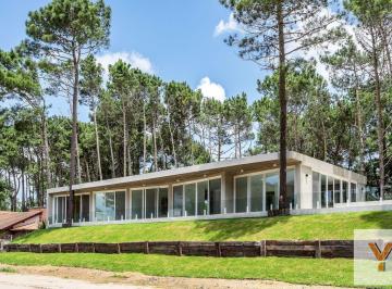 Casa · 410m² · 5 Ambientes · 4 Cocheras · Casa en Venta - 4 Dorm. 3 Baños - Cochera - 1.300 m² - Golf Norte, Pinamar