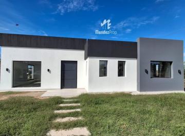 Casa · 173m² · 4 Ambientes · 1 Cochera · Casa en Venta Barrio Santo Domingo