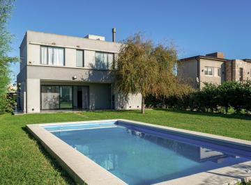 Casa · 175m² · 5 Ambientes · 1 Cochera · Casa Estilo Minimalista