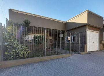 Casa de 6 ambientes, Córdoba · Viví en General Paz: Excelente Casa de 3 Dorm, Patio con Pileta y Garage Pasante.