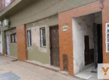 Casa · 230m² · 8 Ambientes · Casa en Venta - 6 Dorm. 4 Baños - 230 m² - Don Torcuato