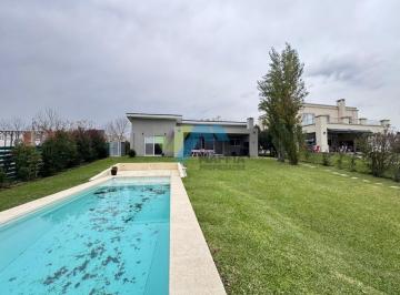 Casa · 170m² · 5 Ambientes · 1 Cochera · Alquiler Anual de Casa Amoblada con Pileta a La Laguna - El Cazal
