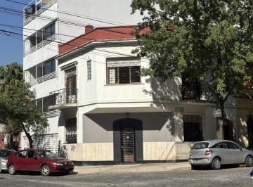 Casa · 140m² · 5 Ambientes · Casa en Venta - 4 Dorm. 2 Baños - Chacarita