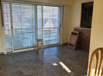 Departamento · 73m² · 3 Ambientes · Departamento en Venta - 2 Dorm. 1 Baño - 76 m² - Lanús