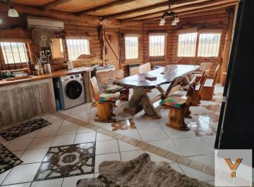 Casa · 100m² · 5 Ambientes · Casa en Venta - 3 Dorm. 2 Baños - Chivilcoy