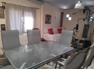 Casa · 250m² · 3 Ambientes · 1 Cochera · Casa en Venta - 2 Dorm. 2 Baños - 300 m² - Necochea