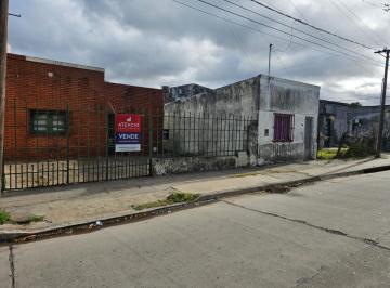 Casa · 83m² · 4 Ambientes · 2 Cocheras · Venta | Casa a Refaccionar con Jardín y Espacio Para Vehículos - Junín 340