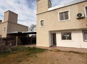 Casa · 60m² · 6 Ambientes · 1 Cochera · Alquiler Duplex de 2 Dorm. en Mi Granja