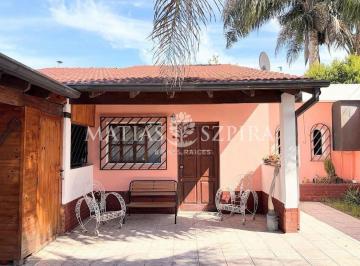 Casa · 100m² · 4 Ambientes · 2 Cocheras · Casa en Venta 3 Amplios Ambientes Mas Altillo en Ituzaingó Sur