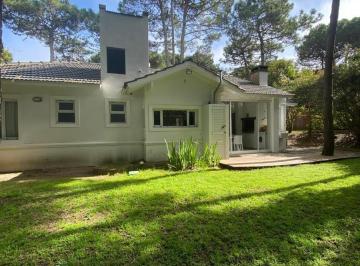 Casa · 135m² · 4 Ambientes · Casa en Venta - 3 Dorm. 3 Baños - Pinamar