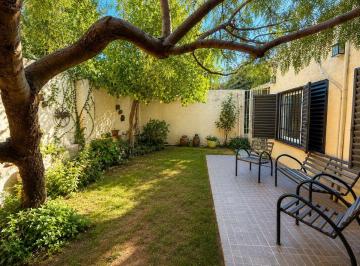 Casa de 6 ambientes, Córdoba · Excelente Propiedad Totalmente Reciclada en Barrio San Vicente. 3 Dorm., Uno en Suite. Cochera