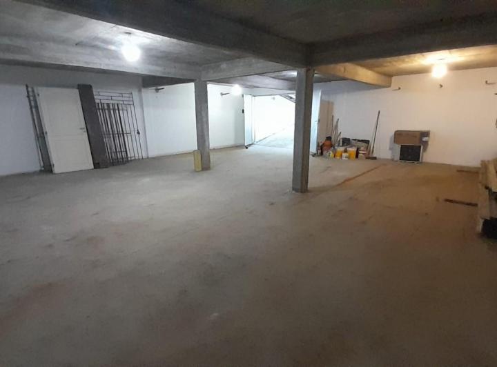 Garage · 82m² · 5 Cocheras