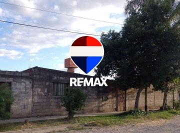 Casa · 200m² · 5 Ambientes · 1 Cochera · Casa Venta Villa Asuncion Zona Oeste en Esquina