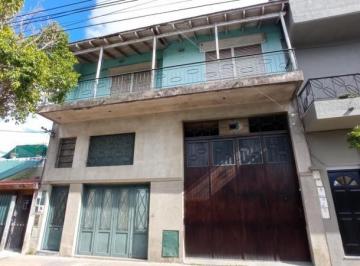 Departamento · 210m² · 9 Ambientes · Departamento en Venta - 3 Dorm. 3 Baños - Galpón - 473 m² - Villa Diamante, Lanús