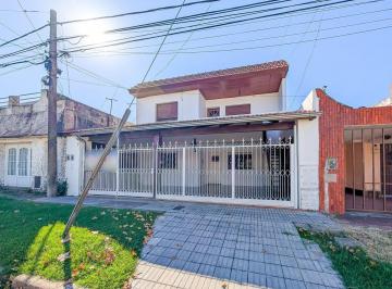 Casa · 139m² · 6 Ambientes · 2 Cocheras · Casa en Venta Pb y Pa La Florida Cochera Jardin
