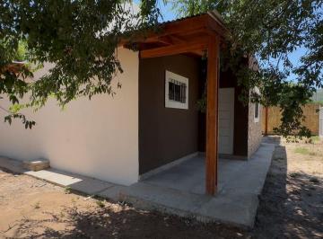 Casa · 60m² · 4 Ambientes · 1 Cochera · Venta Casa 2 Dorm. con Pileta en Comuna San Roque