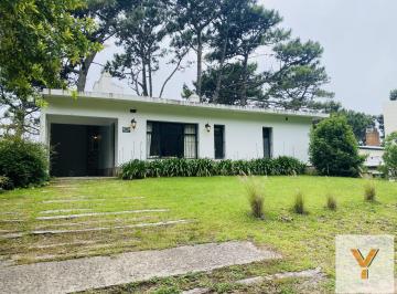 Casa · 150m² · 6 Ambientes · 1 Cochera · Casa en Venta - 4 Dorm. 3 Baños - 1100 m² - Pinamar