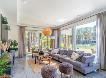 Casa · 226m² · 5 Ambientes · Casa en Venta - 4 Dorm. 2 Baños - Pinamar