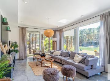 Casa · 226m² · 5 Ambientes · Casa en Venta - 4 Dorm. 2 Baños - Pinamar
