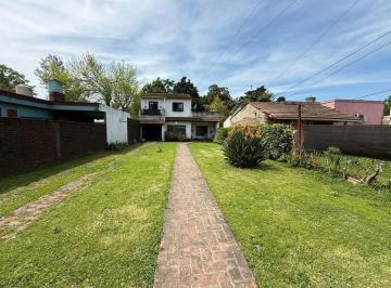 Casa · 165m² · 5 Ambientes · 2 Cocheras · Casa 5 Amb, con Parque y Cochera Ato Credito