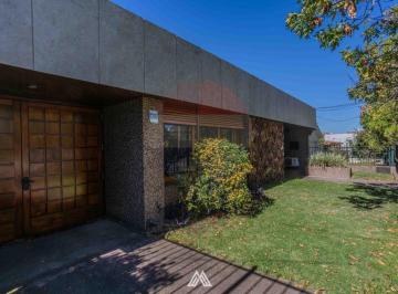 Casa · 240m² · 7 Ambientes · 4 Cocheras · Venta Casa Buceo 3dorm con Barbacoa y Piscina