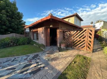 Casa · 205m² · 6 Ambientes · Venta 2 Casas en Block 2 Cuadras D/ Mar Santaclara