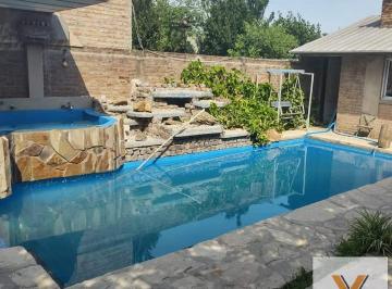 Casa · 310m² · 5 Ambientes · Casa en Venta - 4 Dorm. 4 Baños - Cocheras - 344 m² - Burzaco