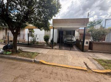 Casa · 107m² · 3 Ambientes · 1 Cochera · Venta Casa 3 Dorm. - Gran Patio - Arguello