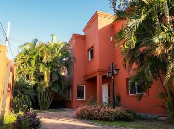 Casa · 201m² · 6 Ambientes · 2 Cocheras · Venta Casa 3 Habitaciones en San Miguel de Tucuman