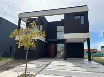Casa · 237m² · 6 Ambientes · 2 Cocheras · Casa en Alquiler en Araucarias, Puertos, Escobar