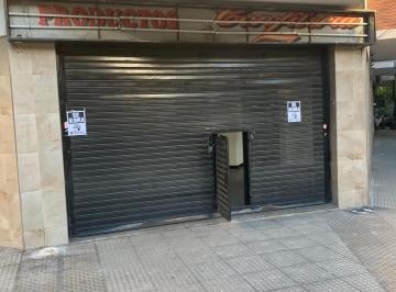 Local comercial , Boedo · Oportunidad Comercial: Esquina de 85 m² con Doble Frente y Vidriera