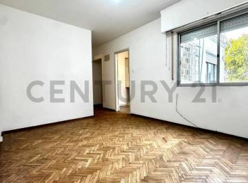 Departamento · 42m² · 4 Ambientes · Venta Apartamento Tres Cruces,1 Dormitorio, 3er Piso Escalera
