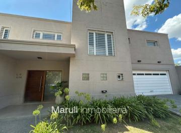 Casa · 347m² · 8 Ambientes · 2 Cocheras · Venta Casa 4 Dorm. con Piscina en Tejas del Sur Impecable