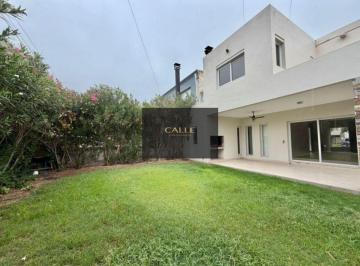 Casa de 5 ambientes, Ciudad de Mendoza · Casa en Venta C/ Cochera en Dalvian