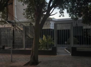 Casa de 2 ambientes, Córdoba · Casa con Cochera Para 2 Autos, con Patio